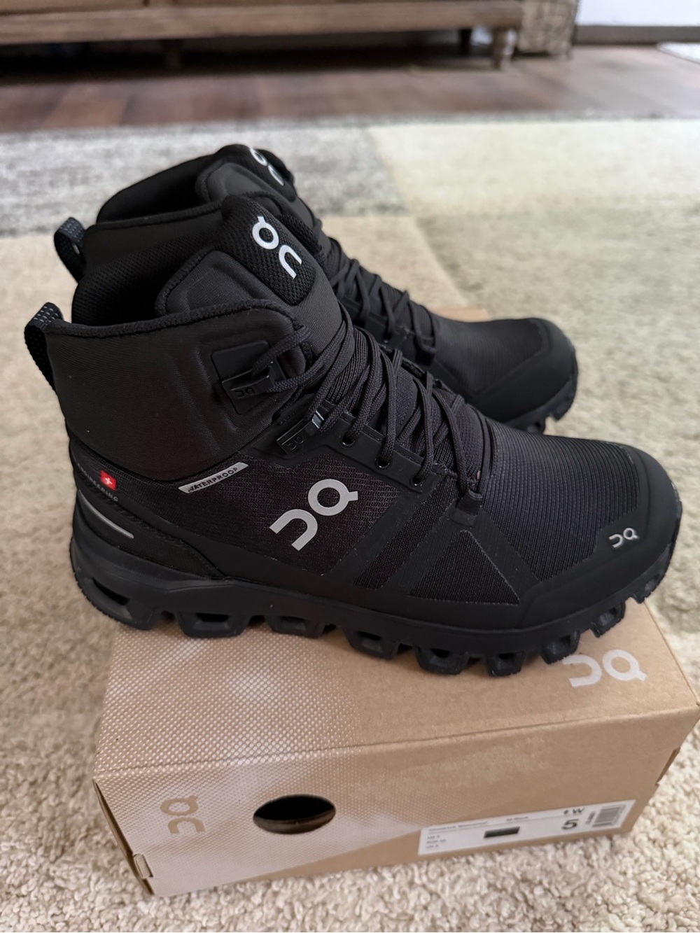 NWT On Running Cloudrock Waterproof Boots Women’s 5 - Picture 3 of 5